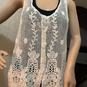Rezrekshn by Esther Chen Crochet Lace Bohemian Button Front Vest Size Medium NEW